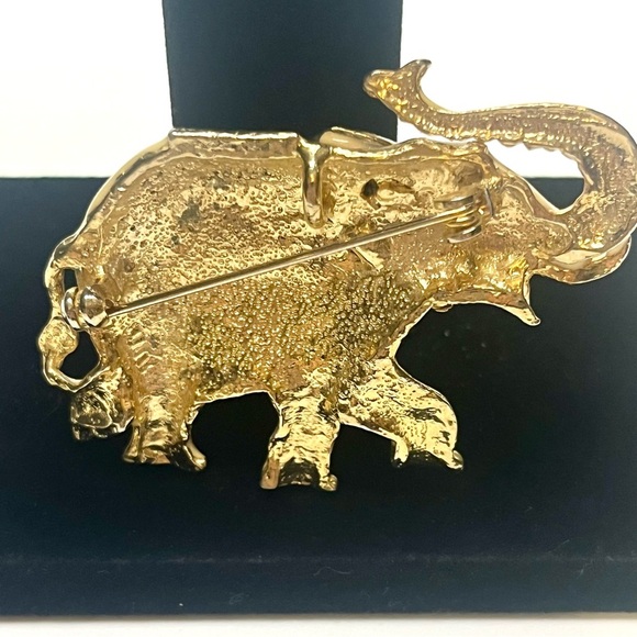 Vintage Gold Elephant Brooch with Rhinestones. - Picture 4 of 5
